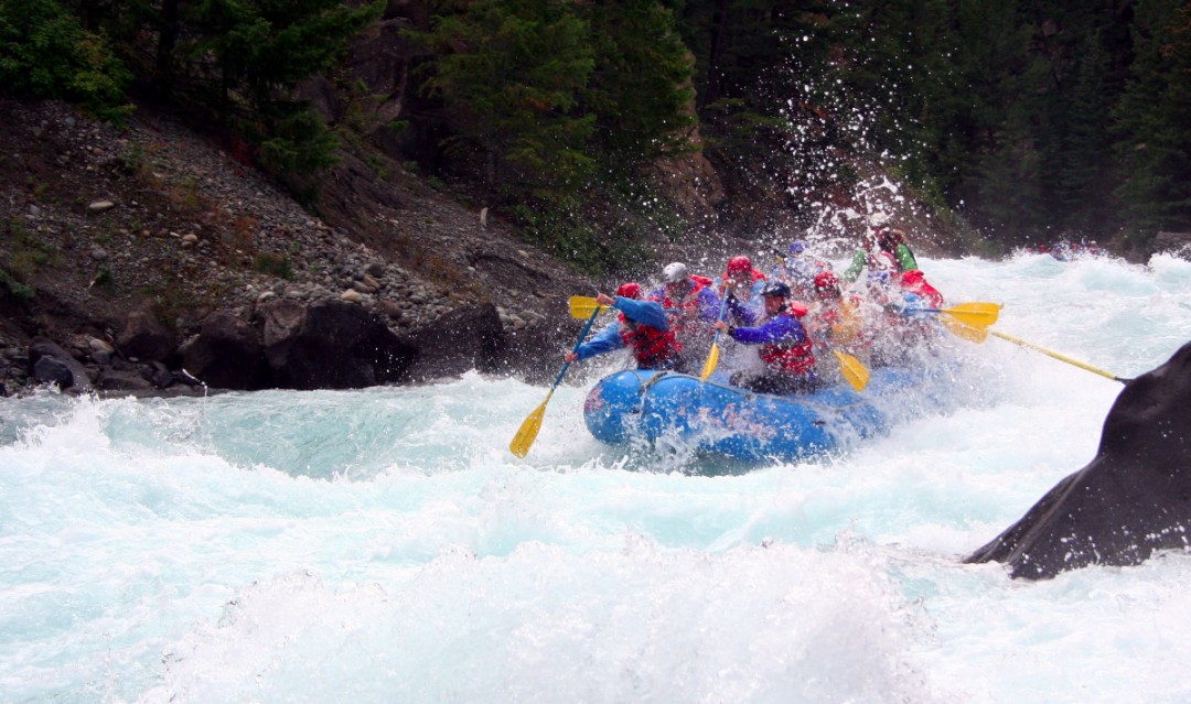 rafting in the himalayas